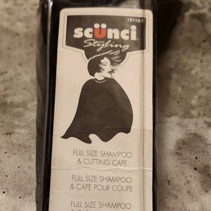 Scunci Shampoo/Make-up Cape